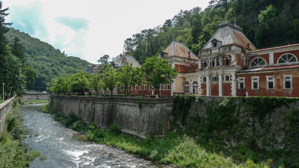 فندق Pensiunea Floare De Colt Băile Herculane المظهر الخارجي الصورة